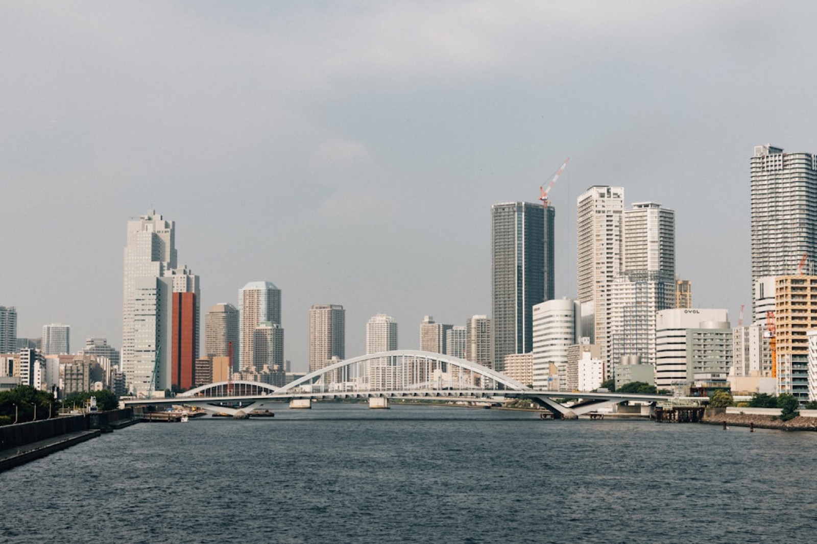 Engineers planning a lift and marking center of gravity
